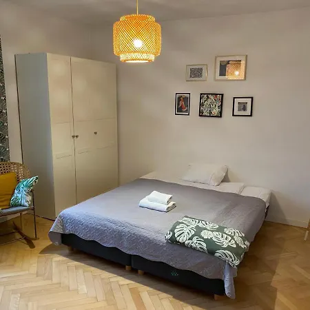 Apartment Slow Life Next To Metro Station