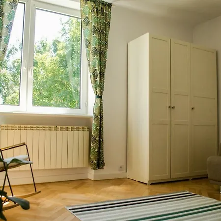Slow Life Next To Metro Station Apartment *