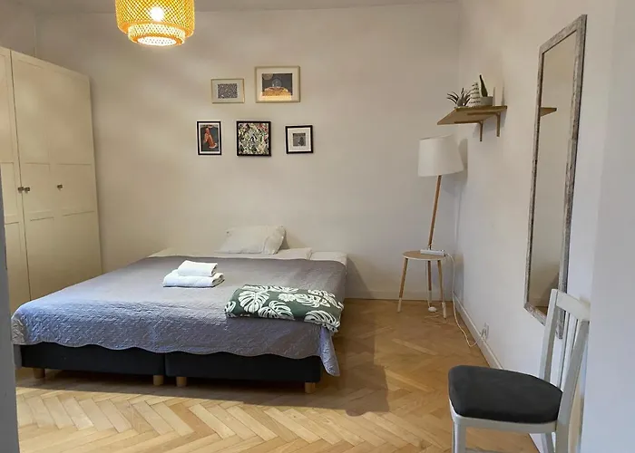 Slow Life Next To Metro Station Apartment